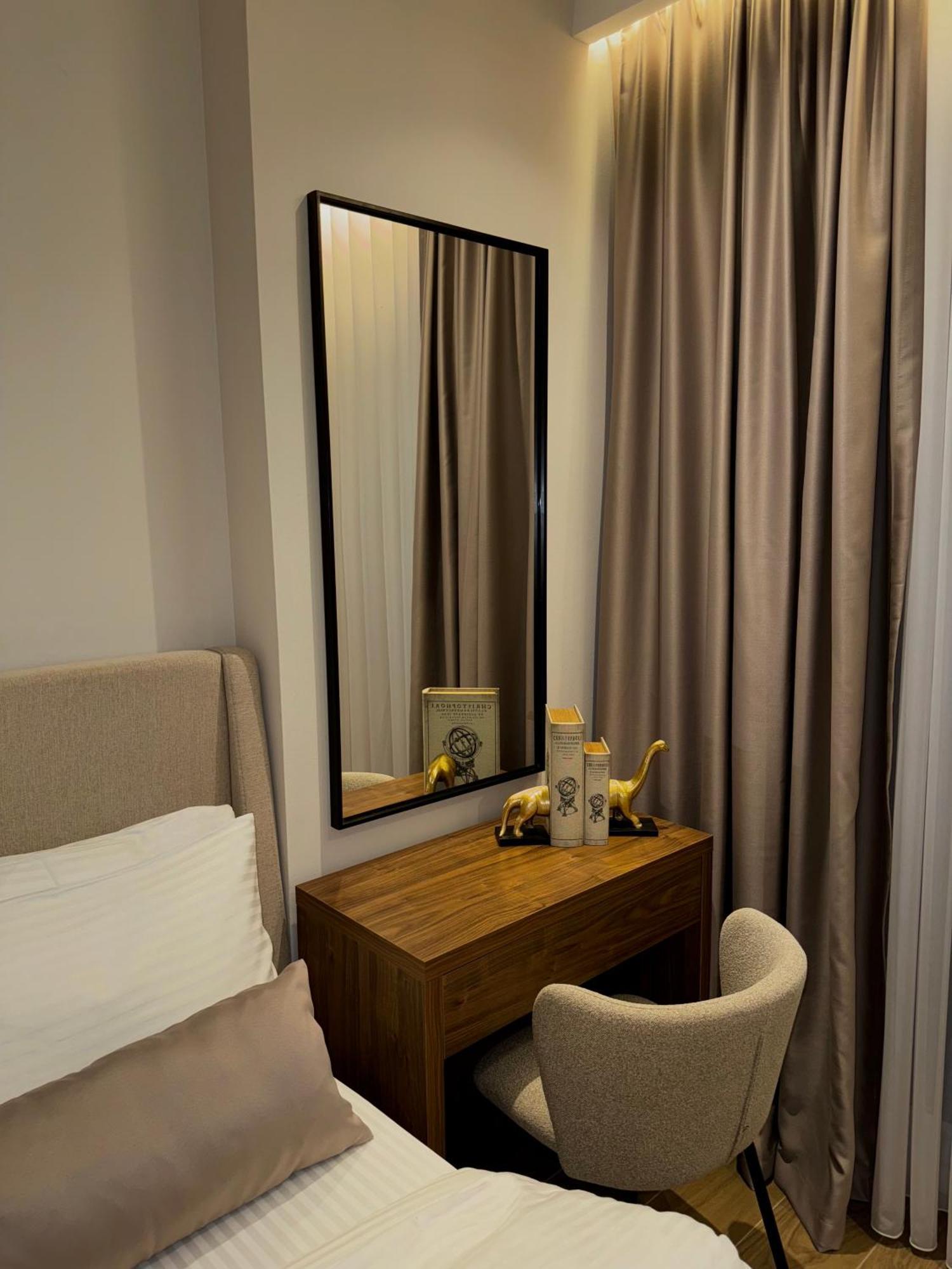 Ruby Hotel Prishtina Pristina Extérieur photo
